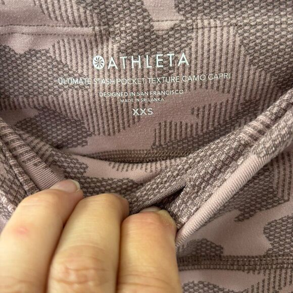 Athleta‎ Ultimate Stash Pocket Textured Camo Capri Leggings Size XXS - Picture 7 of 8